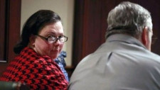 美国父母监控跟踪漂亮女儿 被判离其150米(组图)