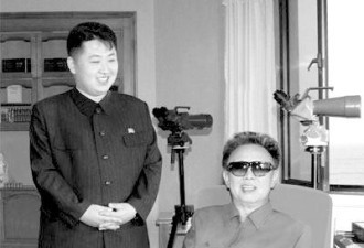 韩媒称朝鲜首次公布金正日父子旧照
