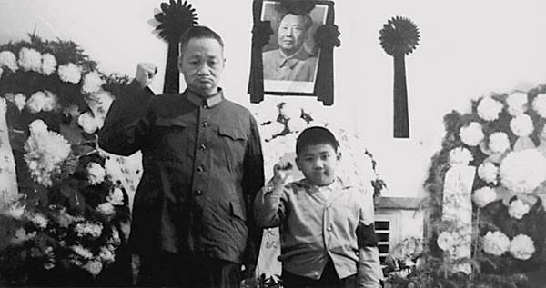 红色贵族后代 毛新宇罕见旧照爆光(组图)
