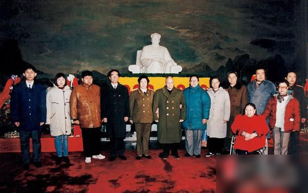 红色贵族后代 毛新宇罕见旧照爆光(组图)