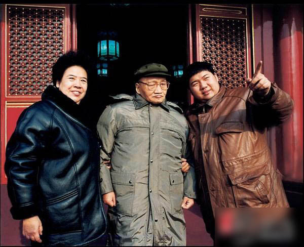 红色贵族后代 毛新宇罕见旧照爆光(组图)
