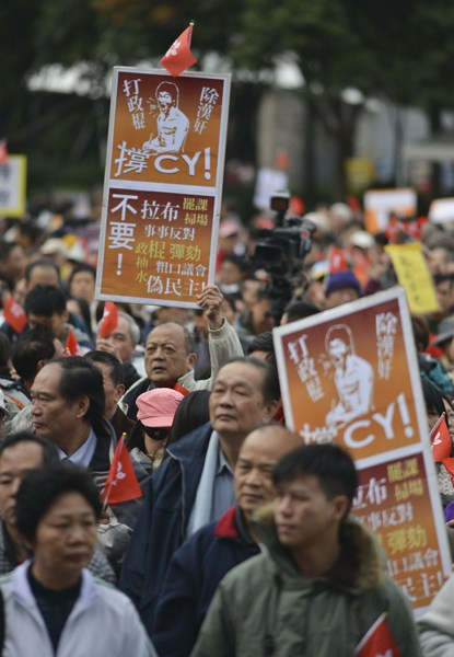 香港数千人游行 "反梁""挺梁"爆冲突(高清组图)