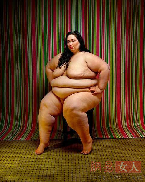 意大利摄影师拍全裸胖美人 叫板排骨女明星(高清组图)