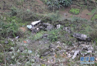 广西超载面包车坠崖致10死包括5名儿童
