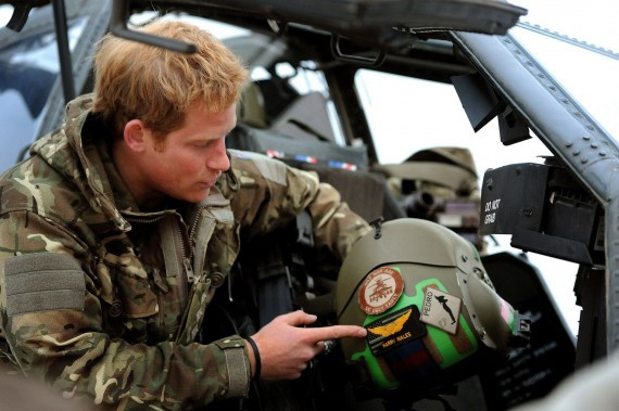 英国防部公布哈里王子在驻阿富汗部队服役照片(高清组图)