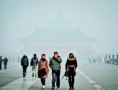 北京像鬼子放了毒气弹！出门全得戴口罩(图)