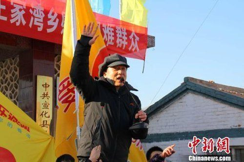 成龙回应&ldquo;洗钱&rdquo;质疑：你相信我会贪那些钱吗(图)