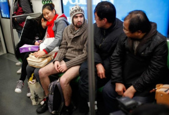 老外在上海过“内裤地铁日” 市民目瞪口呆
