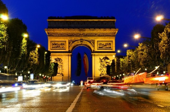 Arc-de-Triomphe-at-night-in-Paris-France