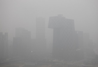 北京雾霾重污染 网友自嘲人肉吸尘器