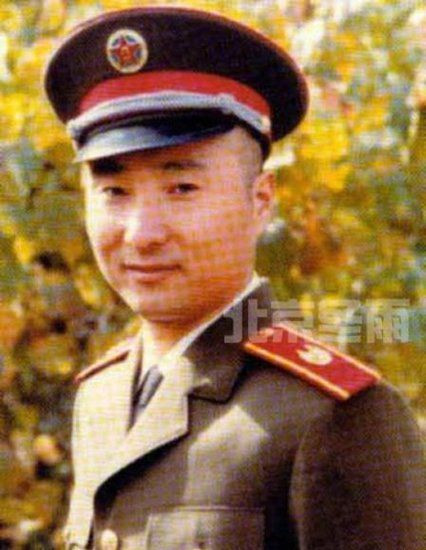 陈佩斯早年罕见青涩军装照曝光 两度婉拒上春晚(组图)