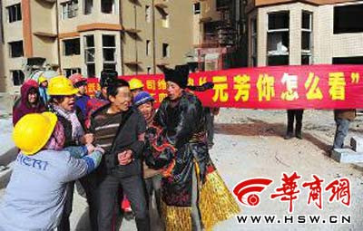 农民工每天100元租戏装 扮元芳狄仁杰讨薪(组图)