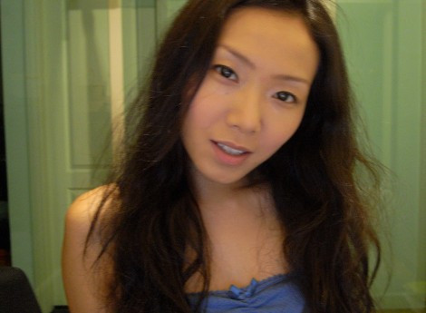 香港女主播不雅照再曝光 与外籍男友拍床照(组图)