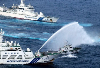 台湾保钓船“全家福号”遭日舰水炮拦截