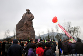 胡耀邦铜像在浙江台州湾大陈岛揭幕