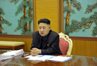 金正恩手叼烟 主持国家安全工作会议