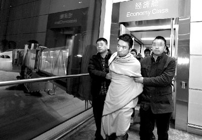 25岁广东男子国外专门绑架华人 娶3个老婆(图)