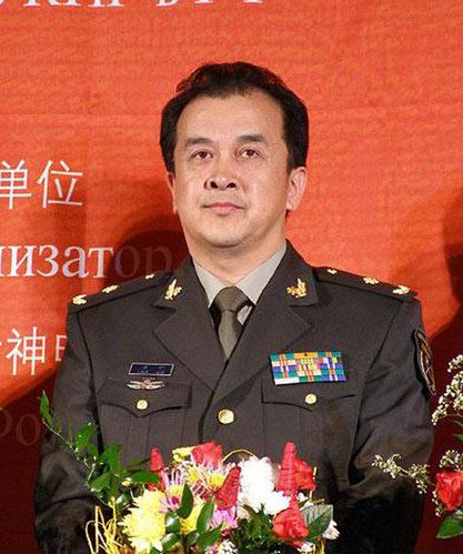 揭秘演艺圈中将星军衔的明星 黄宏正军级待遇(组图)
