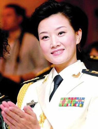 揭秘演艺圈中将星军衔的明星 黄宏正军级待遇(组图)