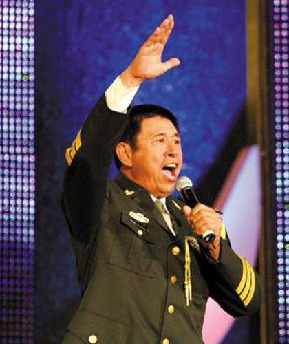 揭秘演艺圈中将星军衔的明星 黄宏正军级待遇(组图)