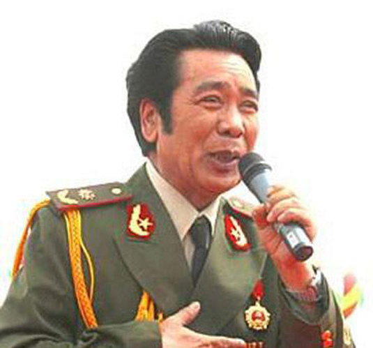 揭秘演艺圈中将星军衔的明星 黄宏正军级待遇(组图)