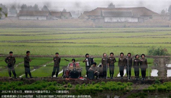 回望2012被定格瞬间的故事:薄熙来掩面哭泣(高清组图)