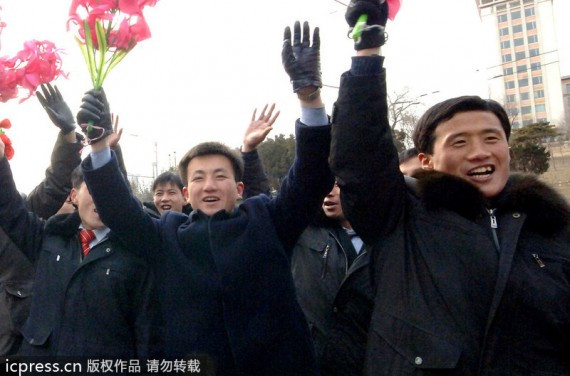 朝鲜核试验功臣访问平壤 民众夹道相迎(高清组图)