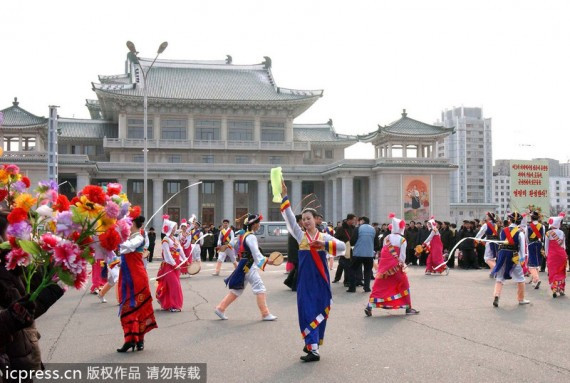 朝鲜核试验功臣访问平壤 民众夹道相迎(高清组图)
