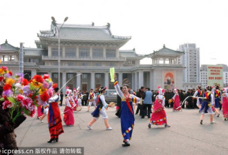 朝鲜核试验功臣访平壤 民众夹道相迎