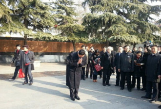 日前首相鸠山访南京大屠杀纪念馆默哀
