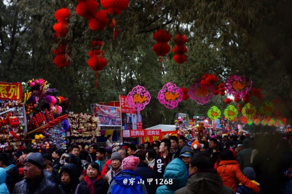 看到这你肯定想回国了！实拍大年初二北京地坛庙会(组图)