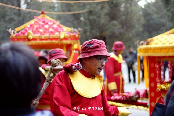 看到这你肯定想回国了！实拍大年初二北京地坛庙会(组图)