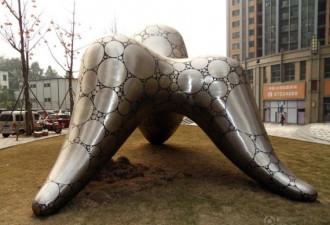 重庆现雷人“丰腿肥臀”雕塑 市民热议