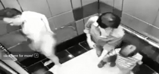 裸男被锁酒店房门外 托盘遮羞尴尬求援视频走红(文/视频)