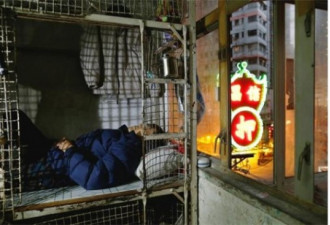 相簿：香港穷人无家可归 住“鸽笼”