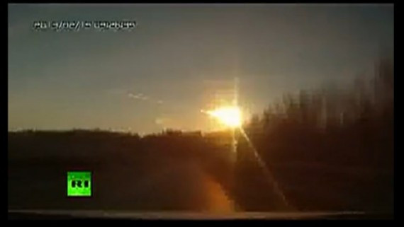 陨石雨突袭俄罗斯 多地强光爆炸致400多人受伤(图文/视频)
