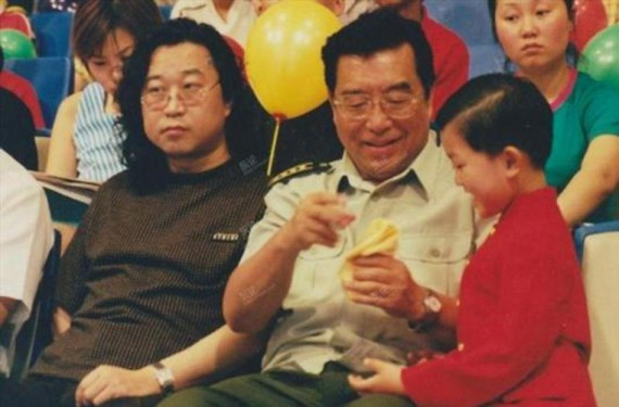 李双江之子李天一的成长掠影 从小就常上节目(高清组图)
