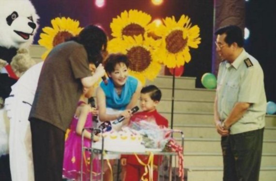 李双江之子李天一的成长掠影 从小就常上节目(高清组图)