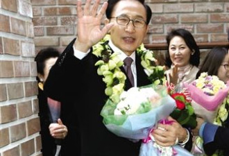韩国女总统朴槿惠就职 “鸟叔”跳舞助兴