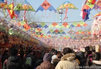 夺人眼球 实拍北京庙会上的奇装异束