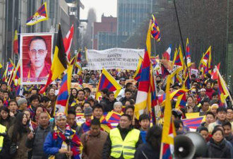 抗暴54周年 藏人多伦多中领馆前示威