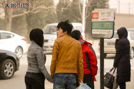 实拍：十级大风席卷北京城 美女们都成这样了(高清组图)