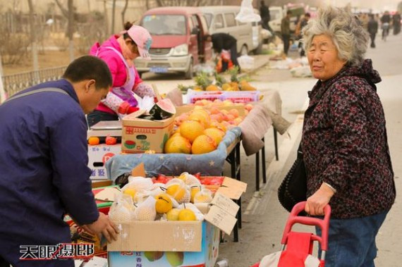 实拍：十级大风席卷北京城 美女们都成这样了(高清组图)