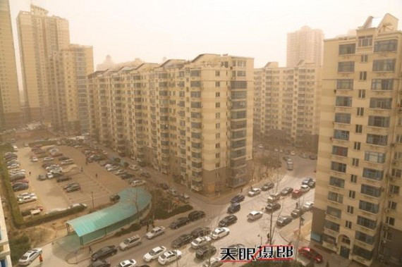 实拍：十级大风席卷北京城 美女们都成这样了(高清组图)