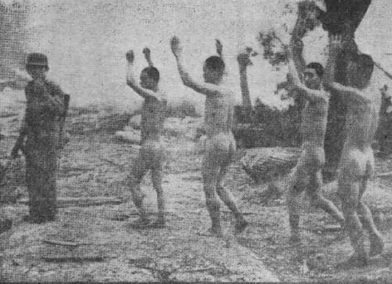 朝战联合国军虐杀朝中战俘旧照：朝鲜士兵被剥精光(组图)