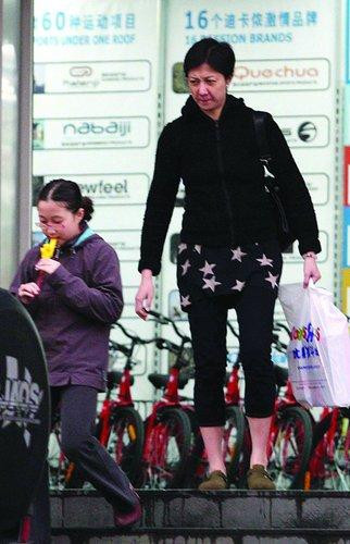 明星“私生子”落魄成长:王祖贤聋哑女儿再曝光(组图)
