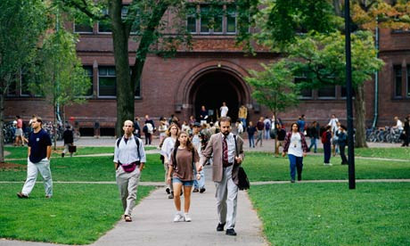 Harvard-students-leaving--007