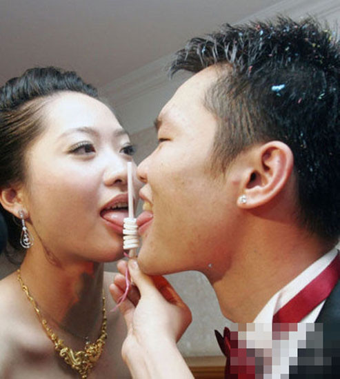 盘点娱乐圈小S许雅钧当众激情秀舌吻的十大明星(组图)