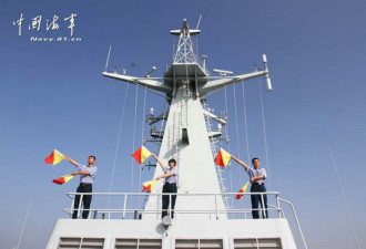 中国新型两栖登陆舰公开 舰上有女兵