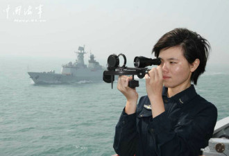 中国新型两栖登陆舰公开 舰上有女兵
